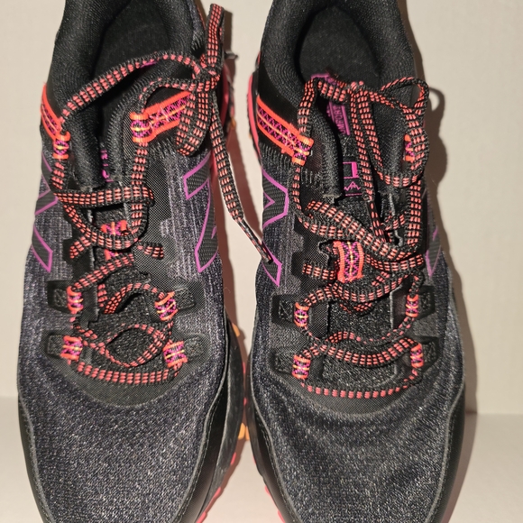New Balance 410 Trail - Black / Pink Sneakers - Picture 2 of 8